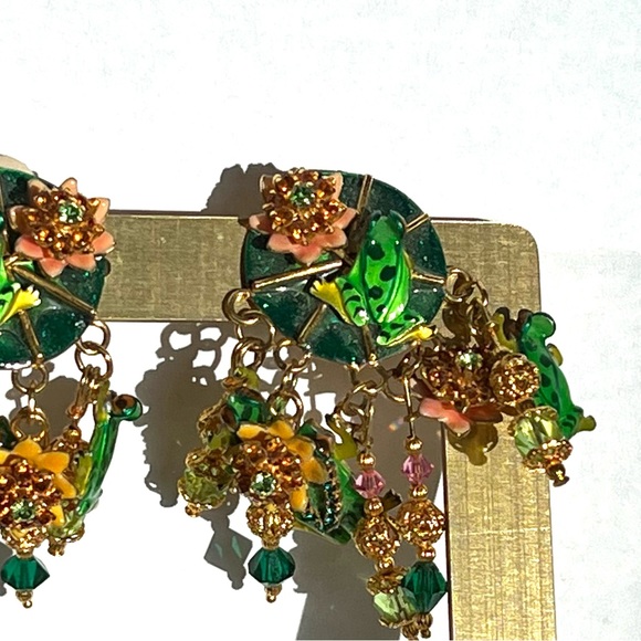 Lunch at the Ritz Frog’s Legs vintage clip on earrings - Picture 4 of 10